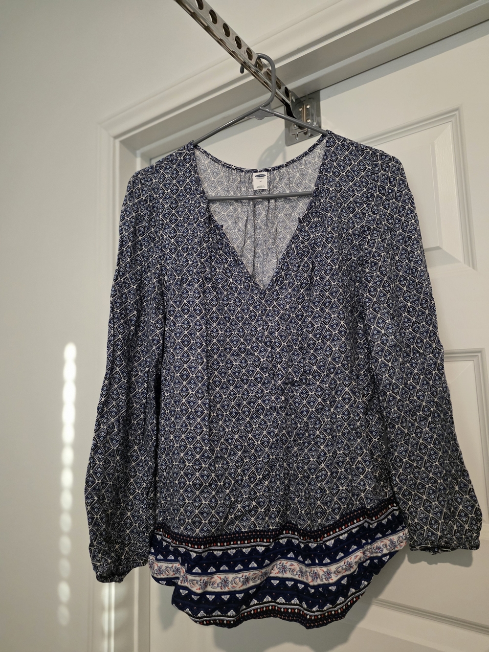 Old Navy Navy Geometric V-Neck Long Sleeve Tunic